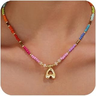 Collar artesanal con iniciales coloridas estilo bohemio