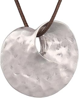 Collar bohemio artesanal de cuero y madera estilo hippie