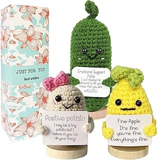 Muñecos positivos de ganchillo aguacate piña pepinillo